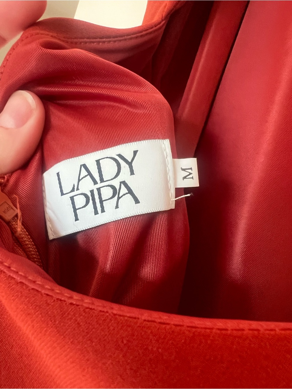 Elegant Red Maxi Dress with Asymmetric Trim - Picture 2 of 5
